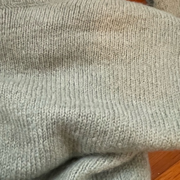 H&M Sweater - Picture 4 of 7